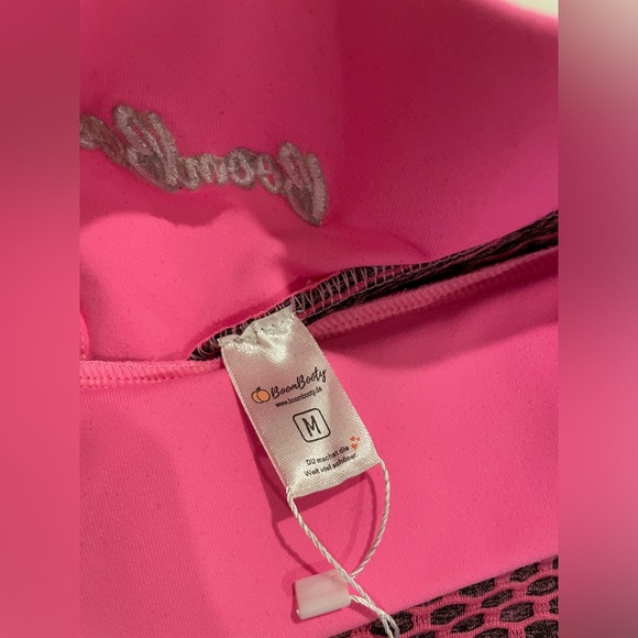 BoomBooty Spider Pocket Biker Athletic Shorts Pink Size Medium NWT - Picture 3 of 7